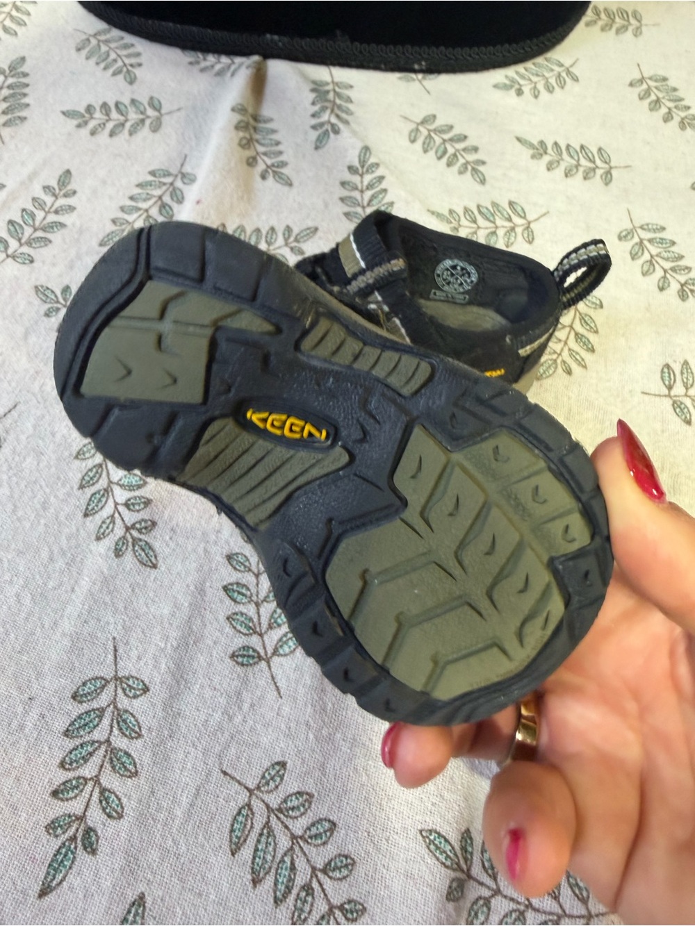 KEEN Kids Black and Olive Green Trail Sandal toddler 4